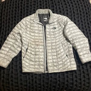 Men’s Large Northface Thermoball jacket in silver with black interior
